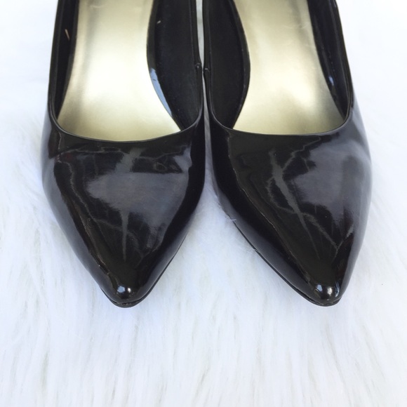 Nine West Classic Black Patent Leather Pumps - Picture 4 of 8